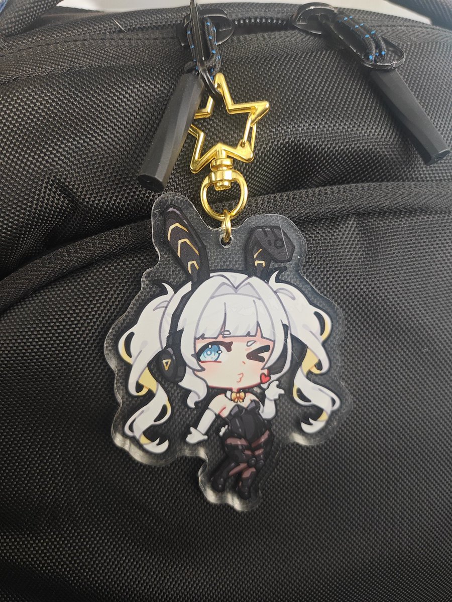 Buenos días bbys, ¿qué tal va su martes?

Hoy decidí llevarme el charm de Eru para distinguir mi mochilita de las otras de la oficina jiji, no vaya a ser 😁

Espero que tengan un excelente día 🤩