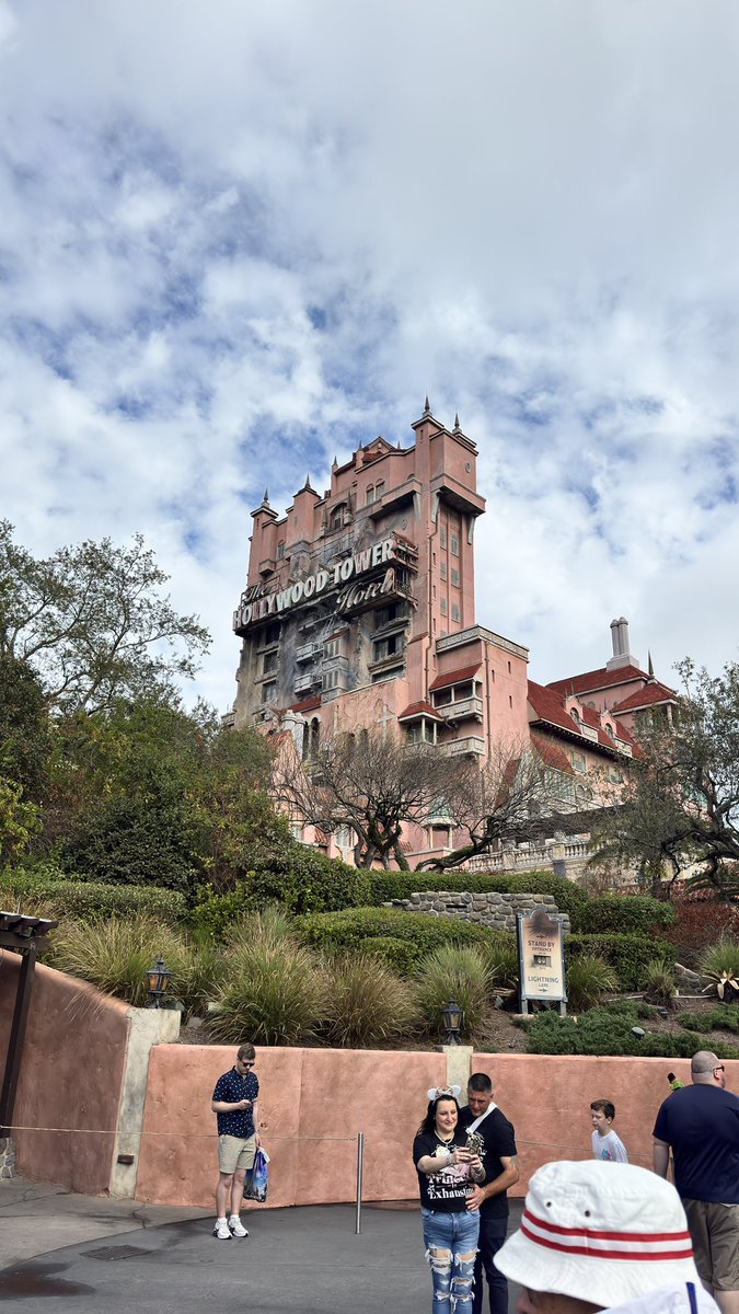 LeeFamily2012's tweet photo. 6:30am start. 4parks. 2 lyfts, a skyliner, a monorail, a people mover, 17 rides, 32600 steps. 14 hours in the park. Absolutely great day out!! https://t.co/OoinnUUQv8