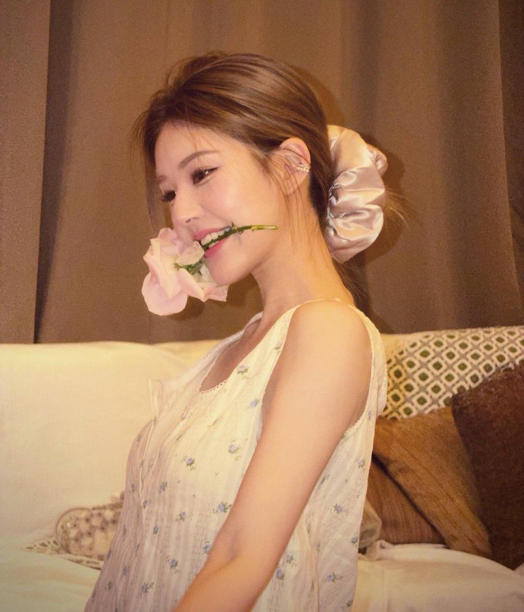 zhao lusi media tweet media