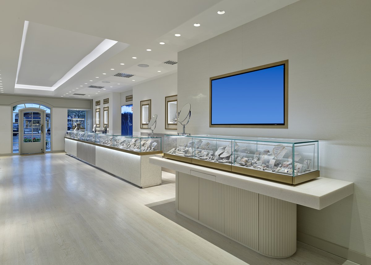 wearegilbert's tweet photo. Last year, London Jewelers reopened its Southampton store—marking their second location in the Hamptons. Built by Gilbert, the space reflects the brand’s elegance, heritage, and commitment to exceptional retail experience. https://t.co/YsR26ZCjLE