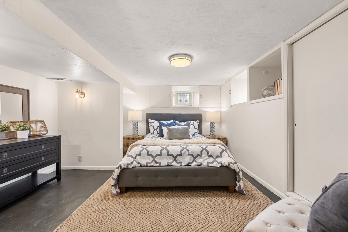 jenwileyhomes's tweet photo. NEW LISTING | Ravishing Remod in Roseway 🌹
3 🛏️ | 1 🛁 | Parks 🌳
Enjoy Beautiful, Peaceful Sunrises + Sunsets from the Large Picture Windows! Wonderful + Rare Updated Home. #jenwileyhomes #loveyourhome #cascadehassonsothebys #🏡💙🗝️ https://t.co/MM3Ob38UdA