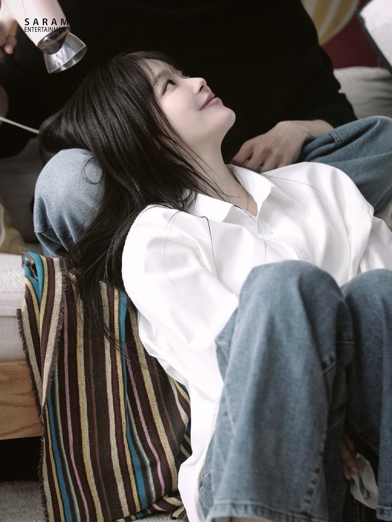 choiheejim's tweet photo. still-cut, behind the shoot. how it looks like— a warm, cuddly and lovely girl i am as your girlfriend <before it turns into your ex>, SARAM Ent. spilled it. photo cue. 🎬 https://t.co/fL4dKRudSR