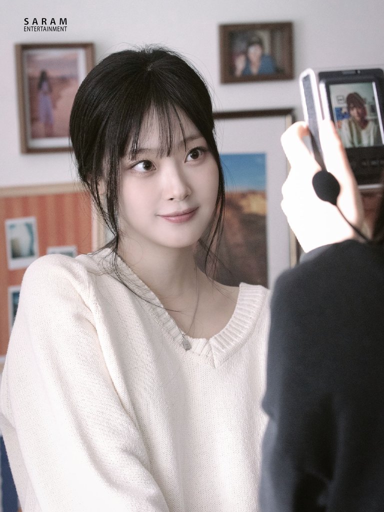 choiheejim's tweet photo. still-cut, behind the shoot. how it looks like— a warm, cuddly and lovely girl i am as your girlfriend <before it turns into your ex>, SARAM Ent. spilled it. photo cue. 🎬 https://t.co/fL4dKRudSR