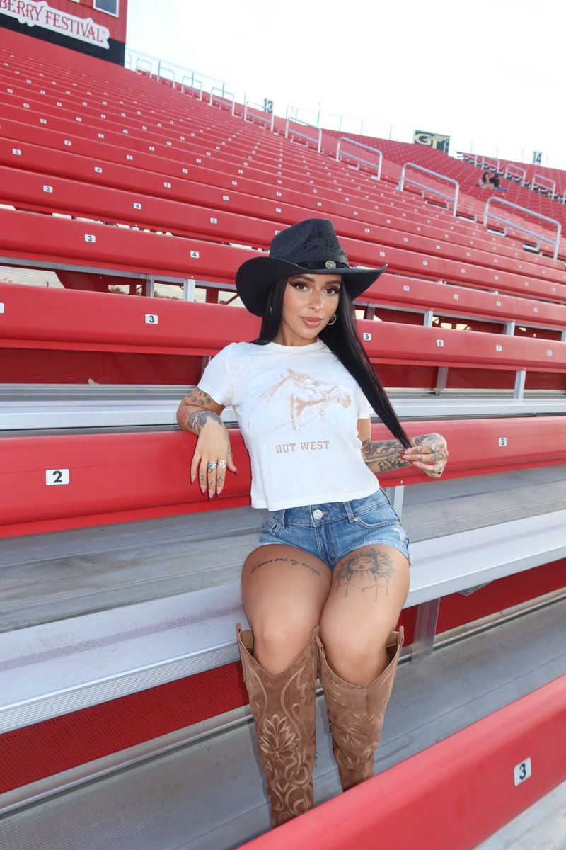 Danielle Cohn🖤 tweet media