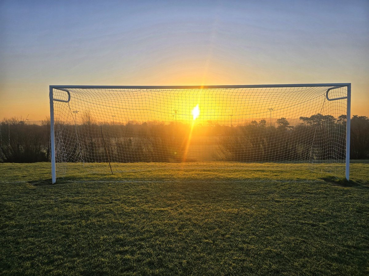 jmallon16's tweet photo. Beautiful morning sunrise falls park @barrabest @bbcniweather @Louise_utv @WeatherCee @barbara_utv @WeatherCee @WeatherAisling https://t.co/NUGMGiUpVI