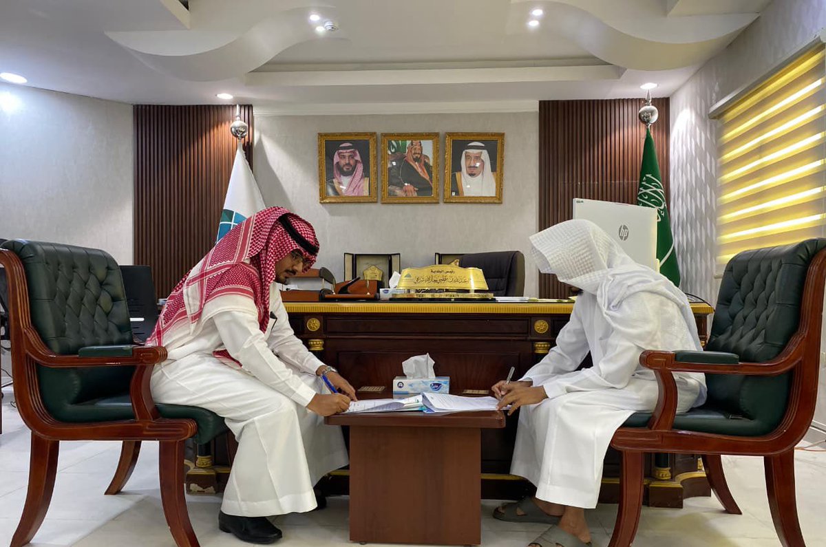 📸 | شراكات مجتمعية

في إطار تحقيق مستهدفات رؤية المملكة 2030، وتعزيز دور الشراكات المجتمعية، جرى توقيع شراكة مجتمعية تهدف إلى تقديم خدمات إكرام الموتى، بما يُسهم في تحسين مستوى الخدمات المقدمة، وتعزيز التكامل والتعاون بين الجهات ذات العلاقة، وخدمة المجتمع بكفاءة وجودة عالية.
