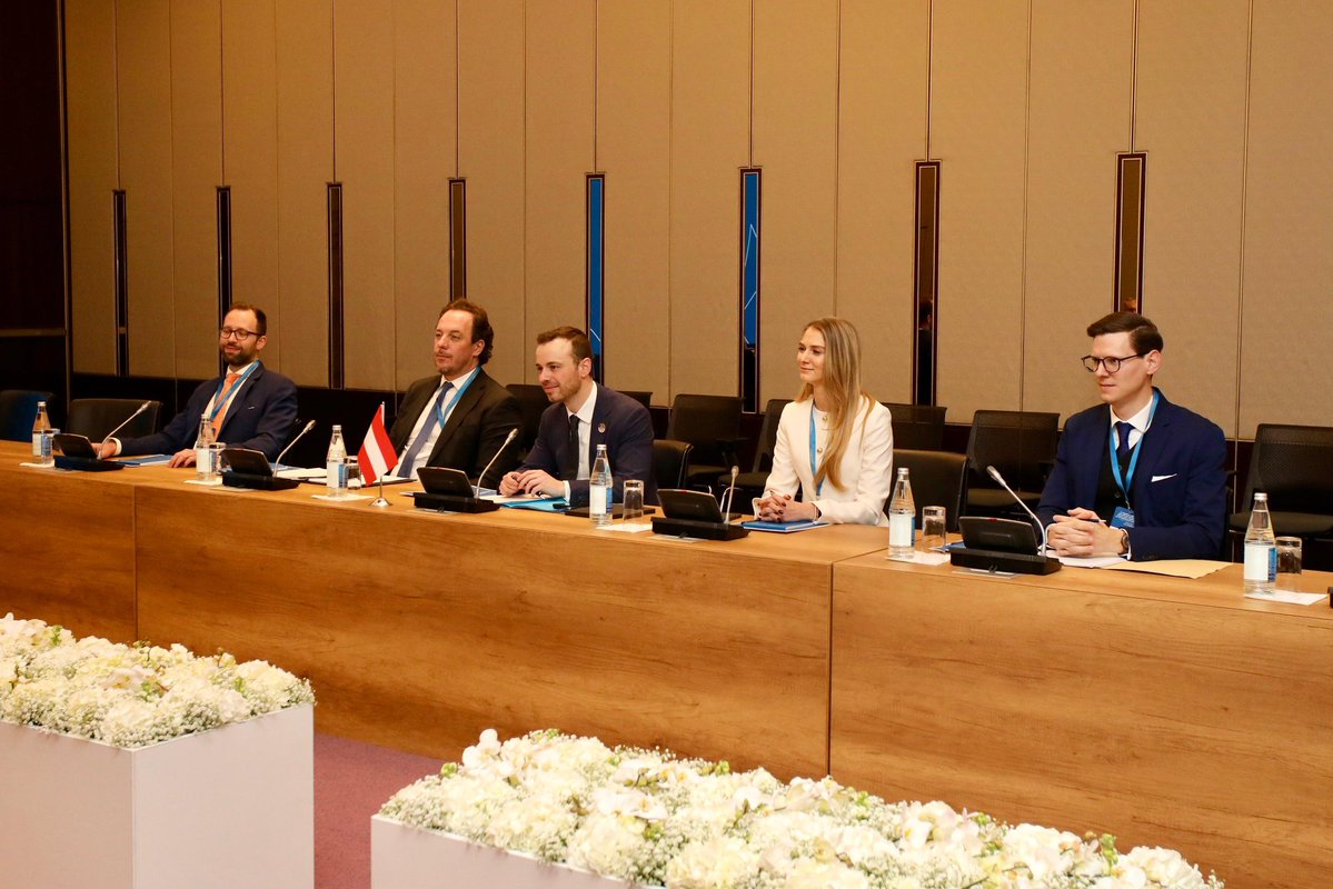 Avstriyanın İqtisadiyyat, Enerji və Turizm Federal Nazirliyinin Baş katibi Severin Qruber ilə görüşdük. #MərkəziAvropa|da #təbiiqaz üzrə əsas #tranzit qovşaqlarından biri olan #Avstriya ilə əməkdaşlığımızın #xamneft|lə yanaşı, təbii qaz tədarükünü əhatə etməsini məmnunluqla qeyd