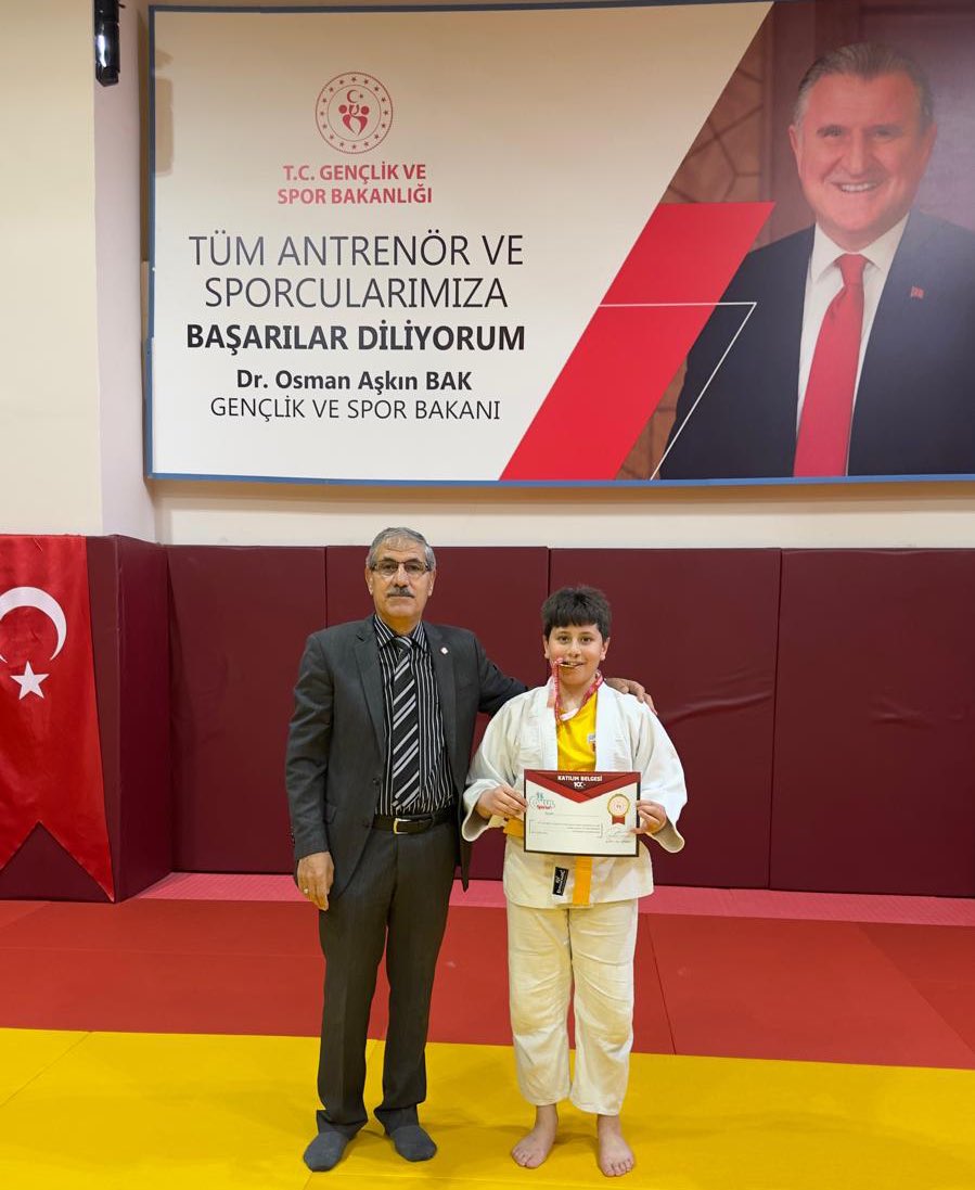 GSB_Van's tweet photo. 🏆Okul Sporları Küçükler Kız-Erkek Judo İl Birinciliği müsabakaları başarıyla tamamlandı!🥋

Genç sporcularımızın kıyasıya mücadelesi, centilmence geçen karşılaşmalarına hep birlikte şahit olduk. Dereceye giren tüm sporcularımızı tebrik ediyoruz.

📍Tuşba | Çok Amaçlı Spor Salonu https://t.co/spG6WKYPhn