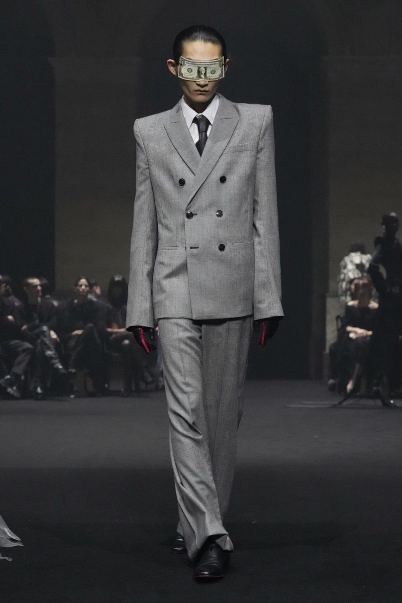 jacquemusx's tweet photo. Anti-capitalist fashion at Matières Fécales FW26 https://t.co/WKIQyqDzWr