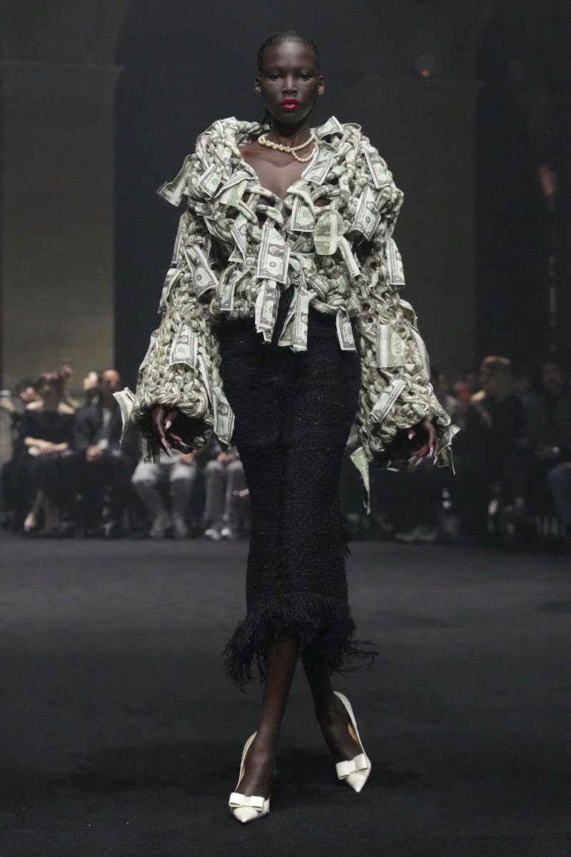 jacquemusx's tweet photo. Anti-capitalist fashion at Matières Fécales FW26 https://t.co/WKIQyqDzWr