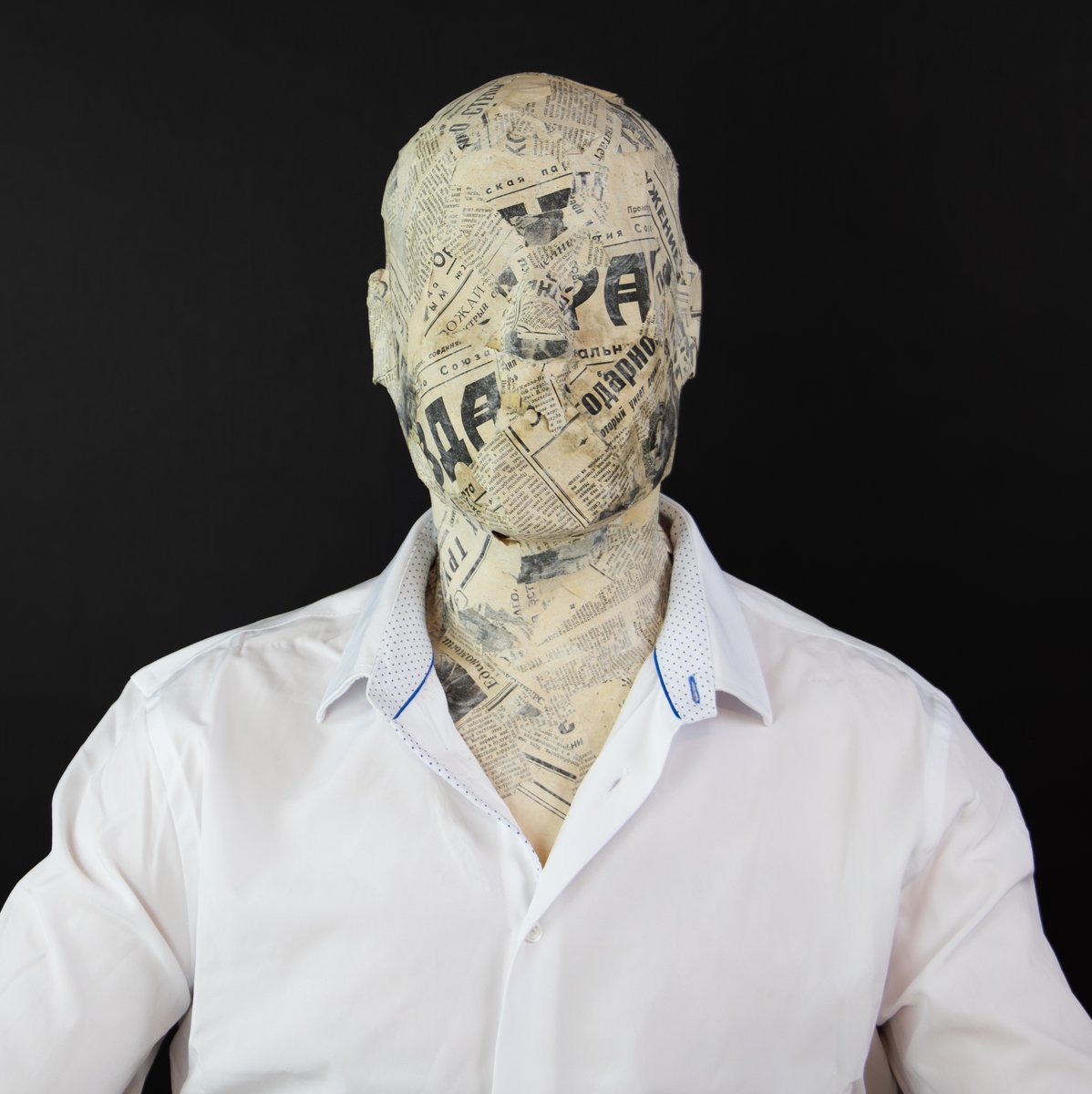 @STEVEGIASSON

#INVISIBLEPERFORMANCE NO. 267
BEING HOLLOW

REENACTMENT OF #ĽUBOMÍRĎURČEK. HEAD IN <a href="/LaPravdaCa/">La Pravda</a> / HEAD IN THE TRUTH. 1989
PERFORMER: #STEVEGIASSON
PHOTOGRAPHY: #MARTINVINETTE
MASK: #GENEVIÈVEDAGENAIS
PHOTO RETOUCHING: #CHARLESÉTIENNELEBRUN
#SKOL 
JULY 28, 2024
