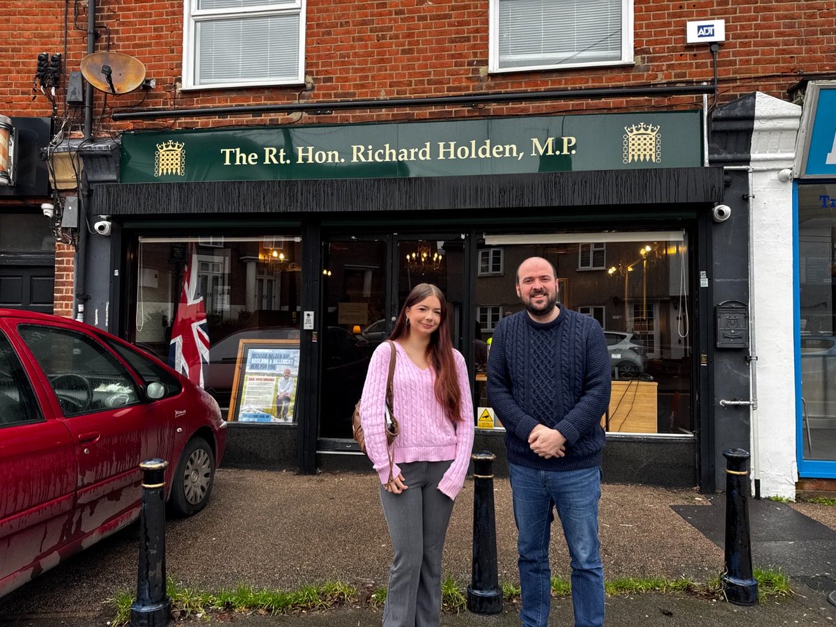 RicHolden's tweet image. I was recently interviewed by Paighton, a student journalist from #Basildon, who is building her portfolio by writing on political, social, and cultural issues &amp;amp; stories

Great to have so many talented &amp;amp; interested young people in our area looking to understand more about 🇬🇧