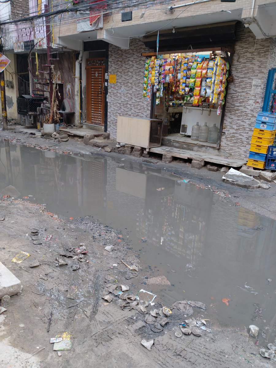 itsSBG00's tweet photo. This is delhi 
E block, Nanhey Park , Matiala
Just 7 km from IGI airport 
Shameless BJP MLA @sandeepbjpadv  and BJP councillor doing nothing. https://t.co/7VD5ZNoYYk