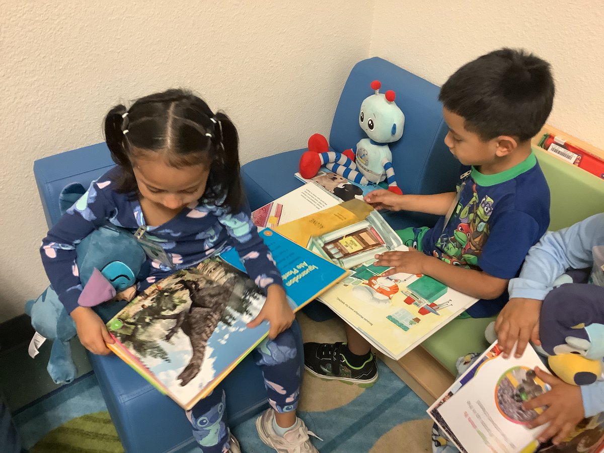 PierceECPandas's tweet photo. Pandas enjoy cuddling up with good books in the library during Read Across America Week! Celebrating stories, imagination, and a love for reading! #ReadAcrossAmerica @IrvingLibraries https://t.co/RfIObveGpZ