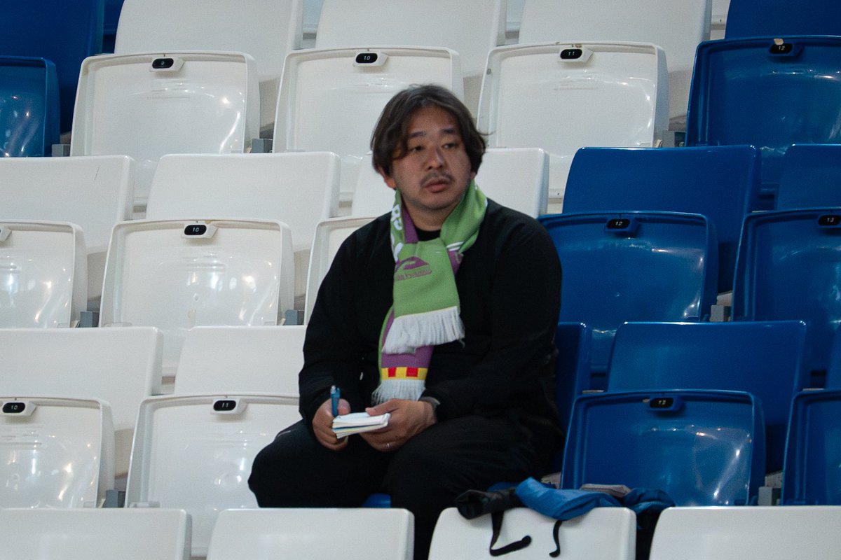 PalmaFutsal's tweet photo. 🇯🇵 Desde Japón a Son Moix

👀 Kazu, técnico de la máxima categoría nipona, ha presenciado el entrenamiento de hoy

📝 Tomando nota del trabajo y la metodología de @AVadillo4 y del club

🤝🏻 ¡Gracias por la visita! https://t.co/MjIC5IATPn