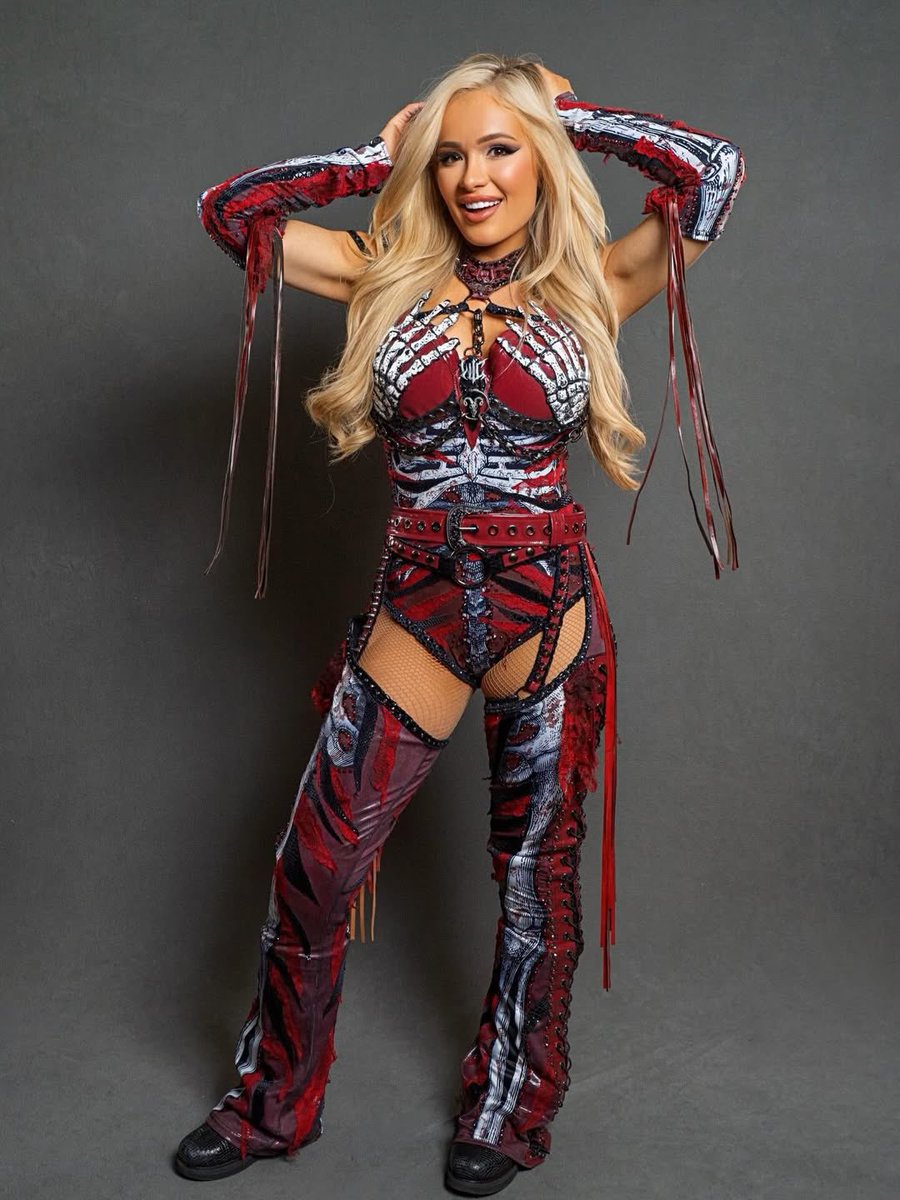 Bewitching beauty. ☽ NOT @Lady_Scarlett13. tweet media