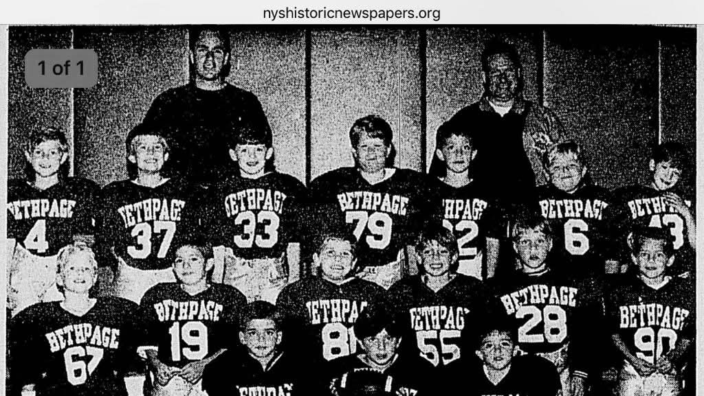 StuartFeiner's tweet photo. IN 1993 WHEN MY OLDEST WANTED TO PLAY FOOTBALL AT 5, BUT FARMINGDALE HAWKS HAD SIGN UPS STARTING ONLY AT 7, I WENT OVER TO BETHPAGE WHICH STARTED AT 5. GREAT TIME AND ORGANIZATION. I FORCED THE HAWKS TO CHANGE TO 5 YEAR OLD SIGNUPS IN 1995. WHO IS IN THIS PICTURE FROM BETHPAGE ? https://t.co/mUis8tNUsi
