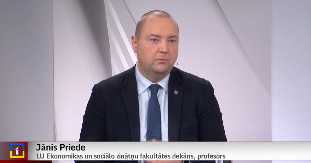 LU_ESZF's tweet photo. ⛽#LUESZF dekāns prof. @dr_priede @ltvzinas: Naftas cenas pirmdien kāpa par 10 dolāriem par barelu. Tas nozīmē, ka eskalācija šobrīd netiek īpaši likta modeļos. Īstermiņa efekti neizskatās pārāk dramatiski. Iepriekš esam pieredzējuši lielākas naftas cenas. https://t.co/M8E2bgPSlL https://t.co/g2dynnnSzC