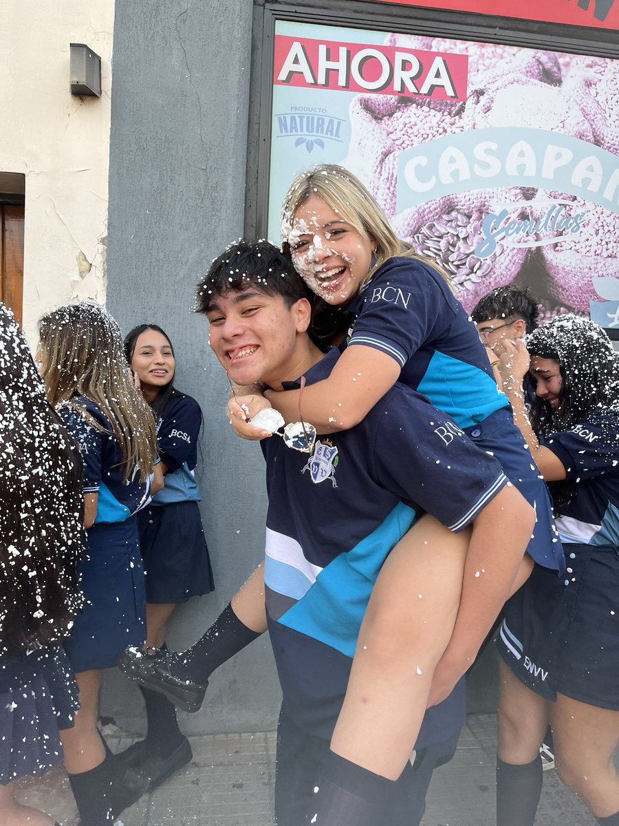 ludmiconde9's tweet photo. no voy a mariconear ahora, pero estoy segura que cuando se termine si, que el tiempo pase lennnntito por favor, no me quiero separar de estos💘💘💘 https://t.co/Ul1KyoDzzu