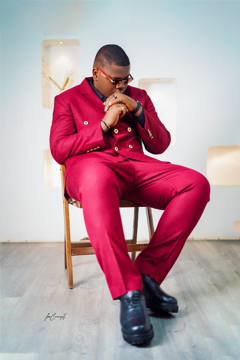 _sultanafarida's tweet photo. Happy birthday  my cartel 🤍 (@Kuturejnr  
You may look unserious to the world, always cracking jokes and acting like nothing moves you… but I see you. You’re more mindful than people know. One simple act proved to me that you’re not just vibes... you’re solid. A real brother, and for that, I’ll hold you down for life.
May this new year bring you ease, favor, and loud laughter that never runs dry. May God crown your efforts with success, protect you in every room you enter, and surround you with people who are as genuine as you are. May your pockets never run dry and your joy never depend on circumstances.
Stay funny. Stay wise. Stay you.
Love you always 🤞🏽🎉

All these talk na make you fry fish for me o😩....meanwhile...wetin you dey find for ground?