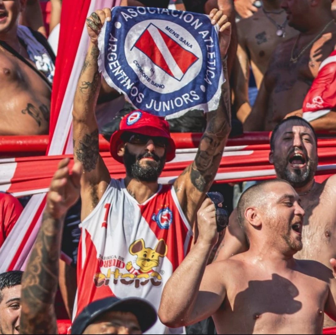 Momentos del bicho tweet media