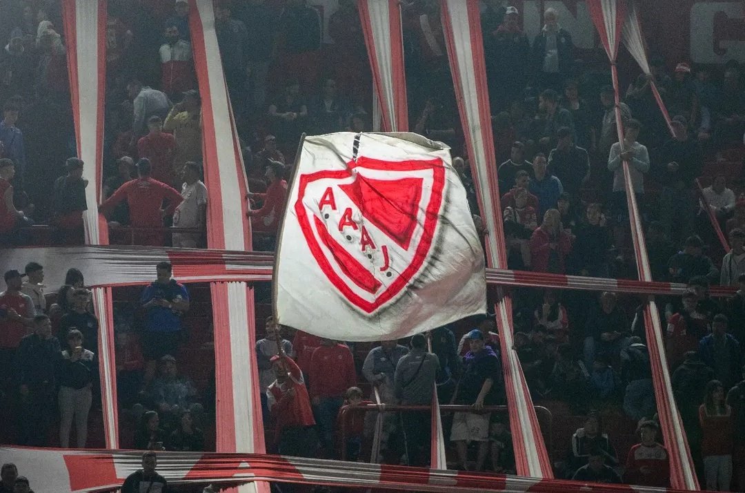 Momentos del bicho tweet media