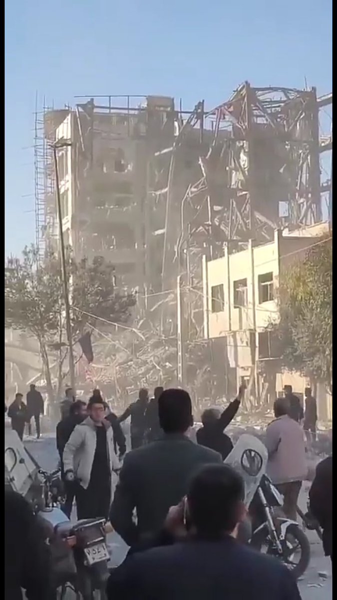 88 violines de nenas menos.

Israel eliminó a todo el consejo de ayatolás viejos.