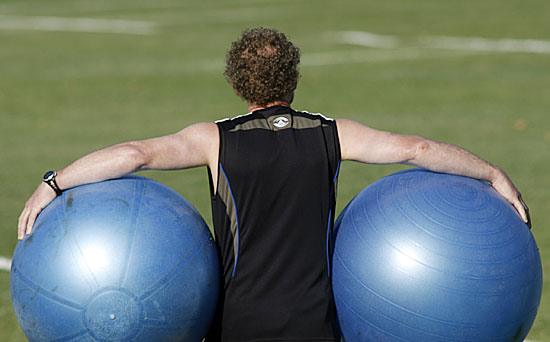 Una descrizione della mia giornata... Ma questo è ancora niente... 
Le orecchie mi fumano per le conference call... Riunioni che ne finisci una e poi ne cominci due... Non ho mangiato o gli occhi come due polpette de gente che mi chiama per sapere se entriamo in guerra.