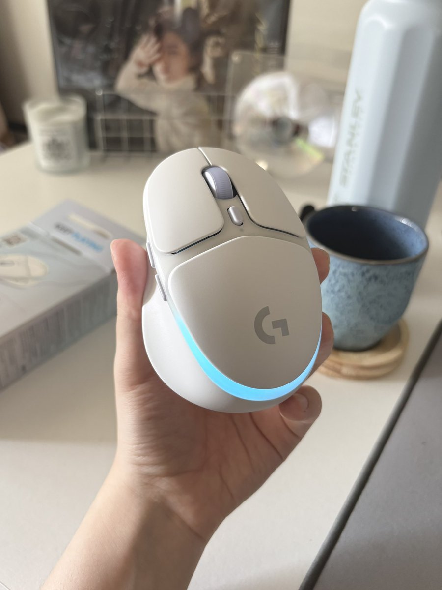 mia sevEN tweet media