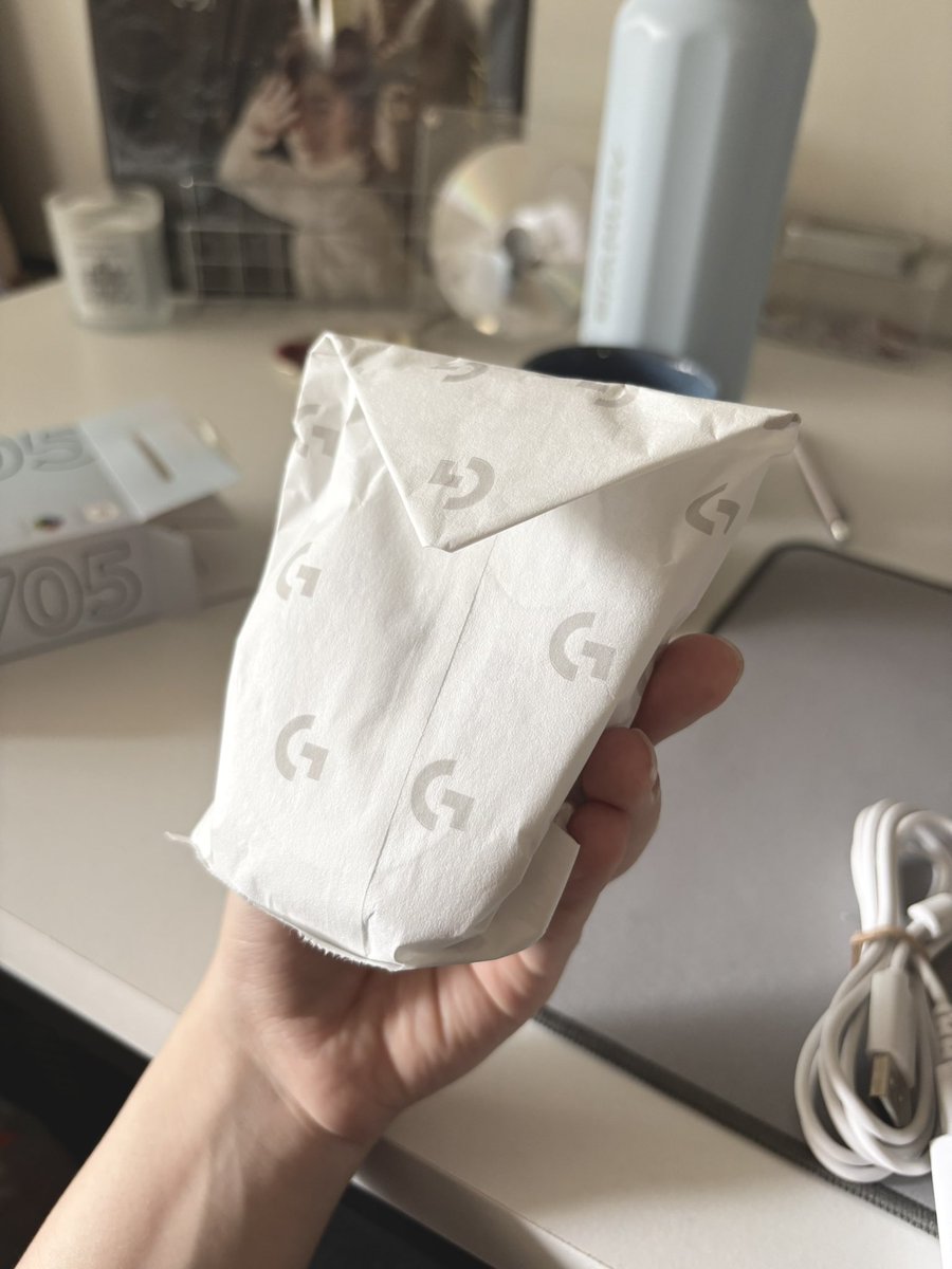 mia sevEN tweet media