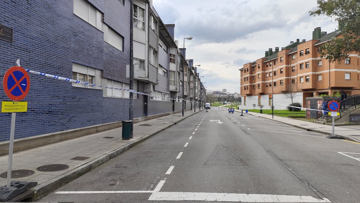 Ventanielles_'s tweet photo. Las consecuencias de un modelo de ciudad del siglo pasado. 
Malestar en el vecindario de Ventanielles al ser relegados de los aparcamientos de su barrio.
Constantemente nos encontramos a merced de los eventos del Palacio de los Deportes. Esta vez desalojan toda la calle Río Cares https://t.co/WdkluhyLVh