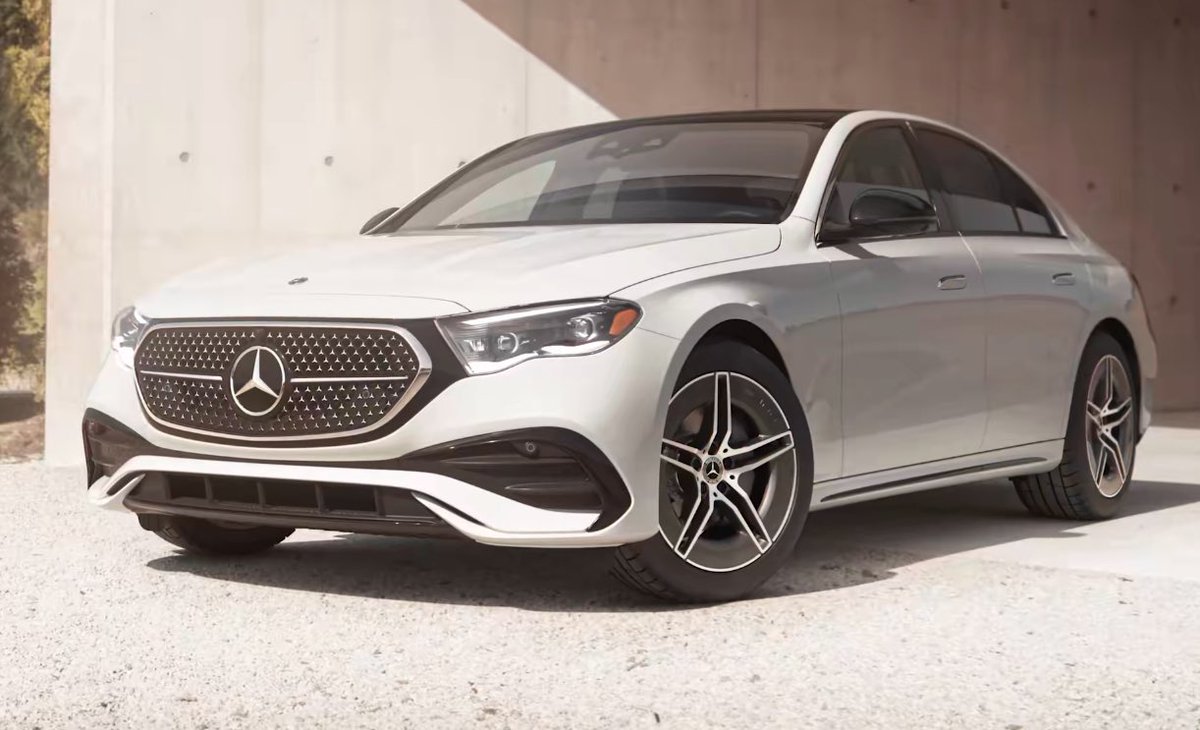A tradition of innovation.

#mercedesbenz #eclass #sedangoals #luxurylifestyle