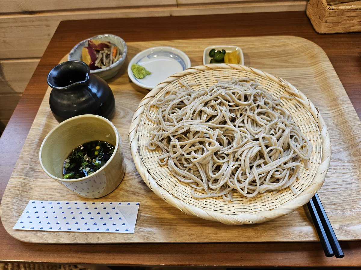 MARUMA072558888's tweet photo. 休日ランチ♪
営業再開した
[ HAND CAFE ]さんで食べたのは
定食と十割そば♪
定食は小鉢が沢山付いたボリューム満点で、月替わりで内容が変わるそうです♪
十割そばは店主のお父さんの手打ち蕎麦です♪

次は別メニューを食べようと思います(笑)

#ランチ
#HANDCAFE
#handcafe2015 https://t.co/lfo9GyQBlV