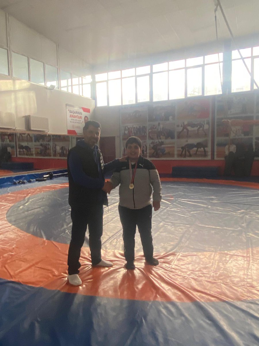 🥇 İlknur Ilıcalı Ortaokulu’ndan Türkiye Şampiyonası’na Büyük Başarı

Okul Sporları kapsamında düzenlenen Yıldız Erkekler Güreş İl Müsabakalarında, İlknur Ilıcalı Ortaokulu öğrencimiz Muhammet Ali TEMEL, 68 kg kategorisinde gösterdiği üstün performansla İl Birincisi olmuştur. 🥇