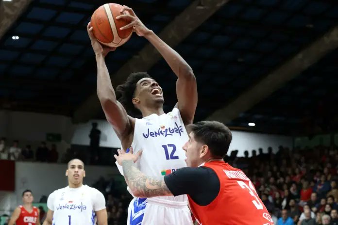 Triunfo de carácter en Valdivia: Venezuela somete a Chile y revive en el Grupo C.

Nota: pasionxeldeporte.com/triunfo-de-car…

#FIBAWC