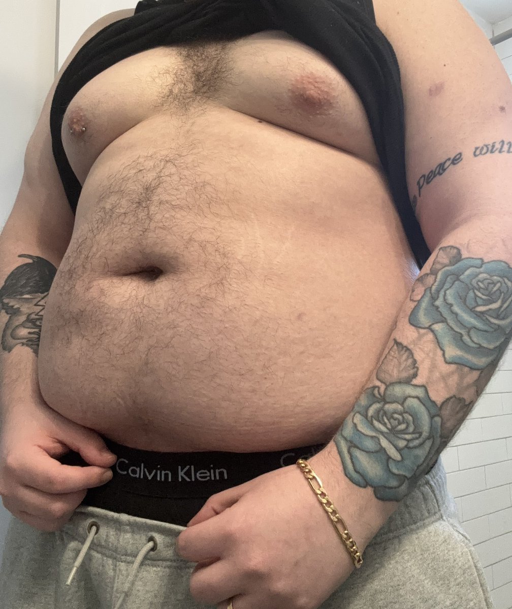 Z_XXX42's tweet photo. Tummy Tuesday anyone? https://t.co/VtGoKm9naC