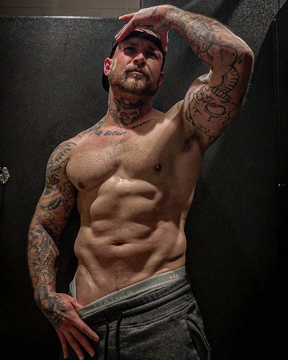 KingLufty's tweet photo. Time to RT the King is back!
Let them all know they work for me now 😈

#alphamale #cashmaster #findom https://t.co/oFcPmEsKyS