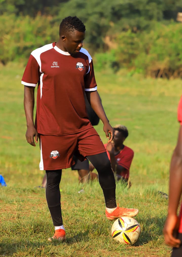 Apuuli BK😎 tweet media