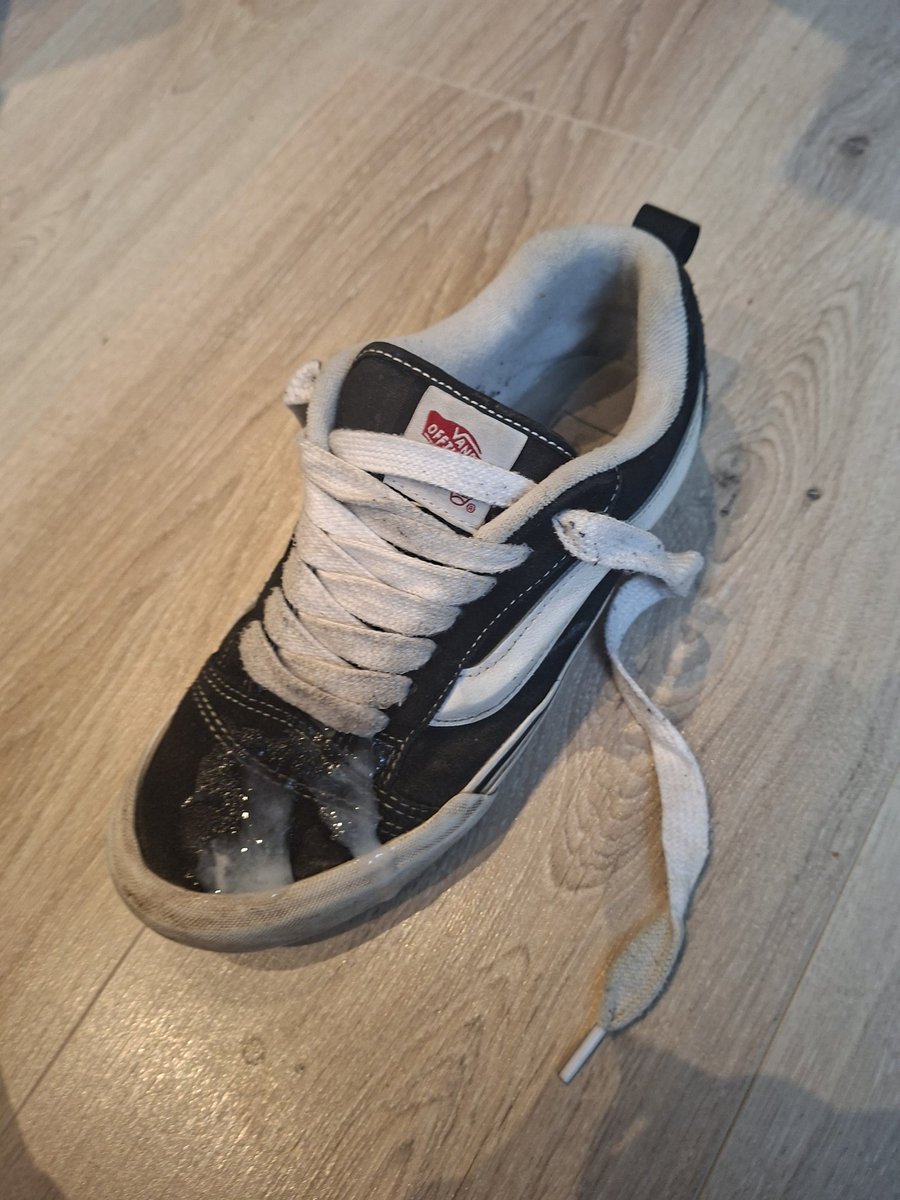 Sneaker Love tweet media