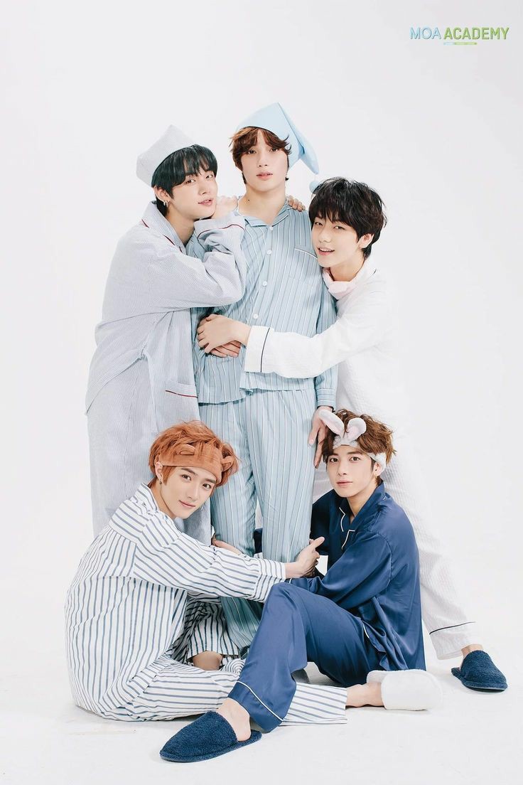gan_gan24's tweet photo. Ayo bersama-sama terus sekarang, besok dan selamanya ⭐⭐⭐⭐⭐⭐🌟

A NEW TOMORROW WITH TXT 
#ForeverTogetherWithTXT 
#칠년을_넘어_투바투의_여행은_계속될거야 
@TXT_bighit @TXT_members https://t.co/epy82AAfw5