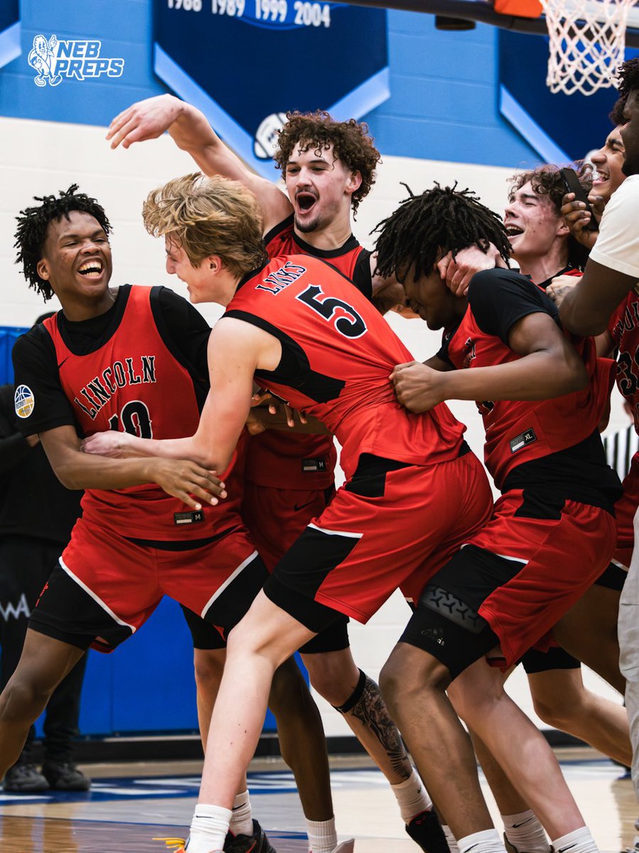 THEnebpreps's tweet photo. NO. 2 GOES DOWN IN DISTRICT FINALS 🚨

No. 12 Lincoln High took down No. 2 Creighton Prep 62-55 in the A3 district final, clinching their first state tournament appearance in 16 years🤯 https://t.co/OFPBuMuhw6