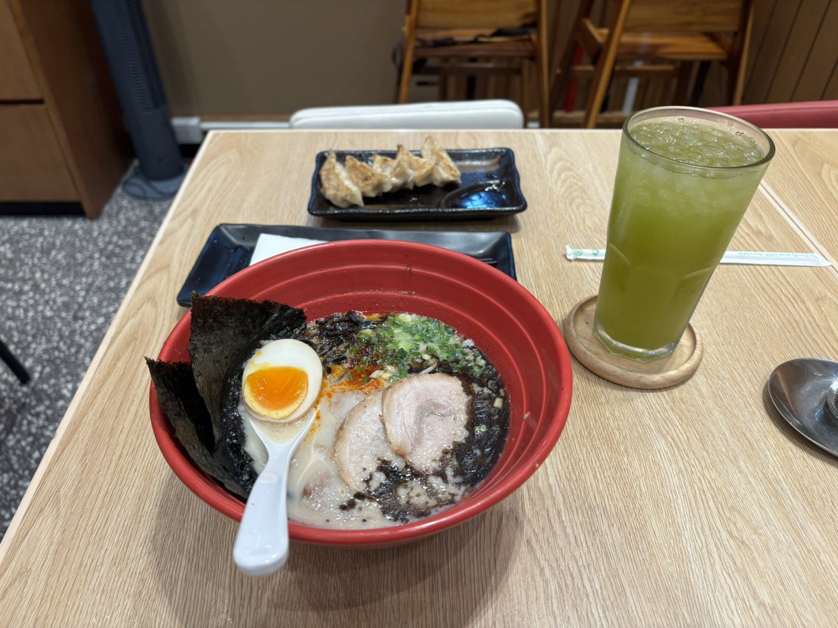ton_zettingfree's tweet photo. いつも美味しい。 😃😋👍🏼
@IPPUDO_JP
#Ippudo
#Ramen
#Japanesefood
#一風堂
#ラーメン
#日本料理 https://t.co/T5IPwSlSIj