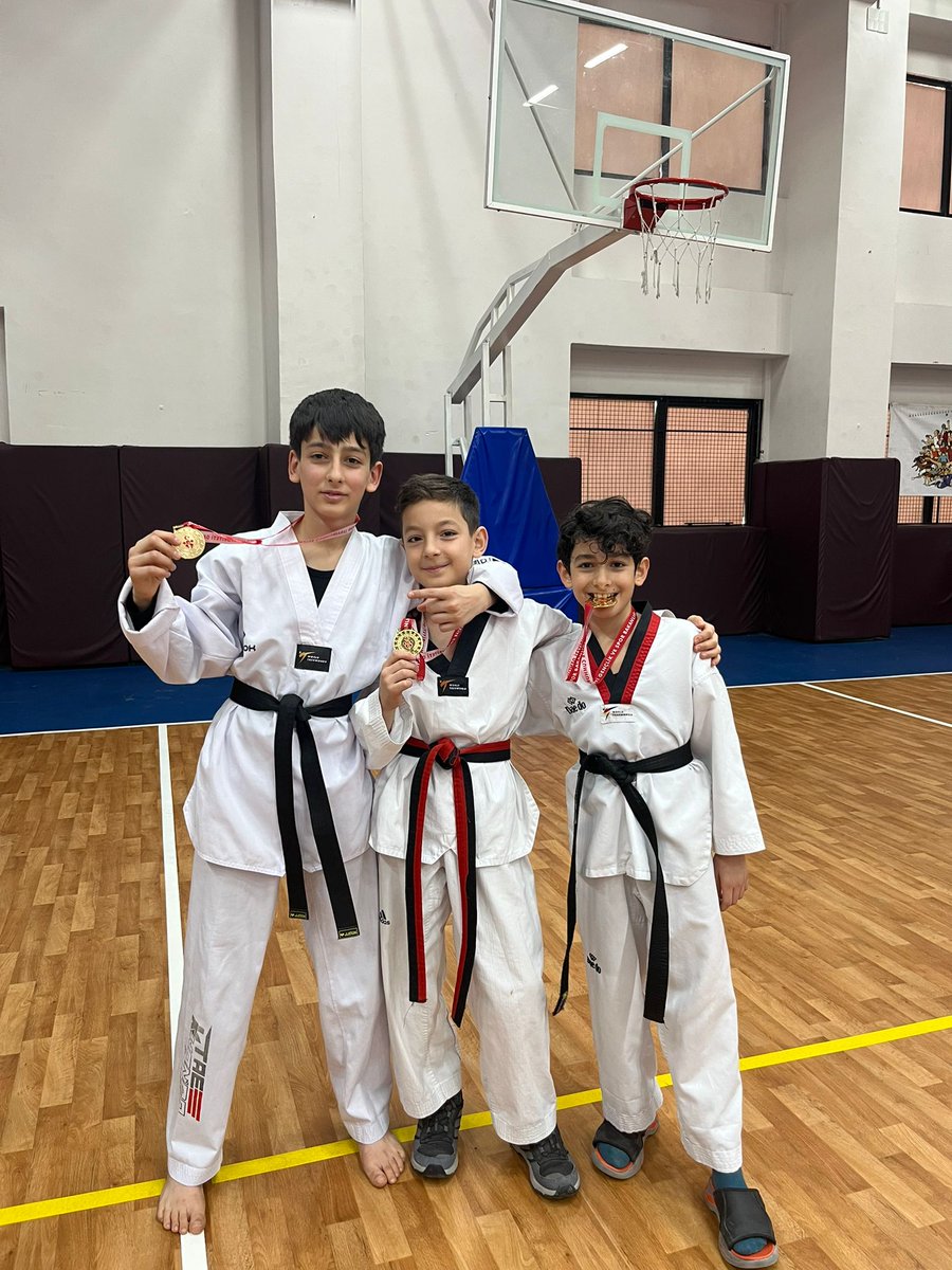🥋 İlknur Ilıcalı Ortaokulu’ndan Tekvandoda Üç İl Birinciliği

Okul Sporları kapsamında düzenlenen Tekvando İl Müsabakalarında İlknur Ilıcalı Ortaokulu öğrencilerimiz büyük bir başarıya imza atmıştır.
Müsabakalar sonucunda;

🥇 Ömer Deniz TOKTAMİŞ – 37 kg İl Birincisi
🥇 Çağan