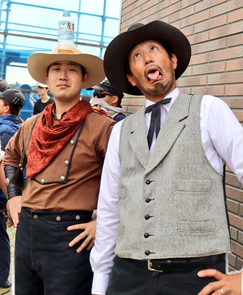 出店者様紹介！

「フランク斎藤」
アウトロー兄弟の弟、って訳じゃありませんよ。

兎に角美しく丁寧な仕事をする職人さんで、彼自身もシューターなのでホルスターの性能は"折り紙付き"🤠👍

#サバパー
#WildHonkyTonk
#ワイルドホンキートンク

 WILD HONKY TONK  4th
 twipla.jp/events/700256