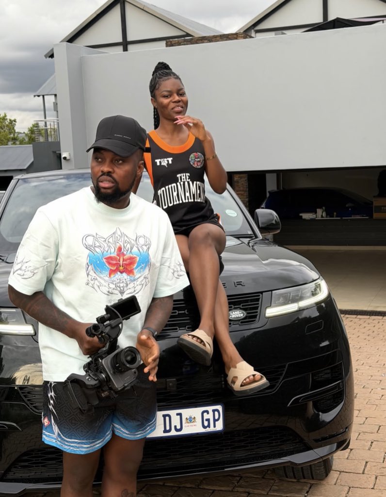 𝔼𝕤𝕞𝕒𝕣𝕥😎 tweet media