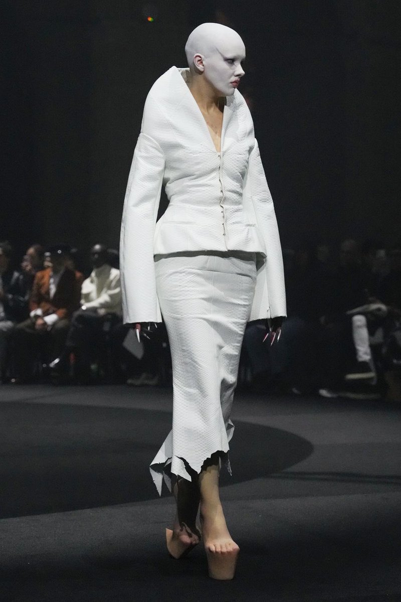 jacquemusx's tweet photo. Another amazingly creative, well-constructed yet dark collection from Matières Fécales!! https://t.co/DW2x352rG0