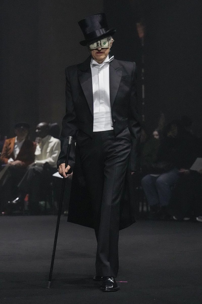 jacquemusx's tweet photo. Another amazingly creative, well-constructed yet dark collection from Matières Fécales!! https://t.co/DW2x352rG0