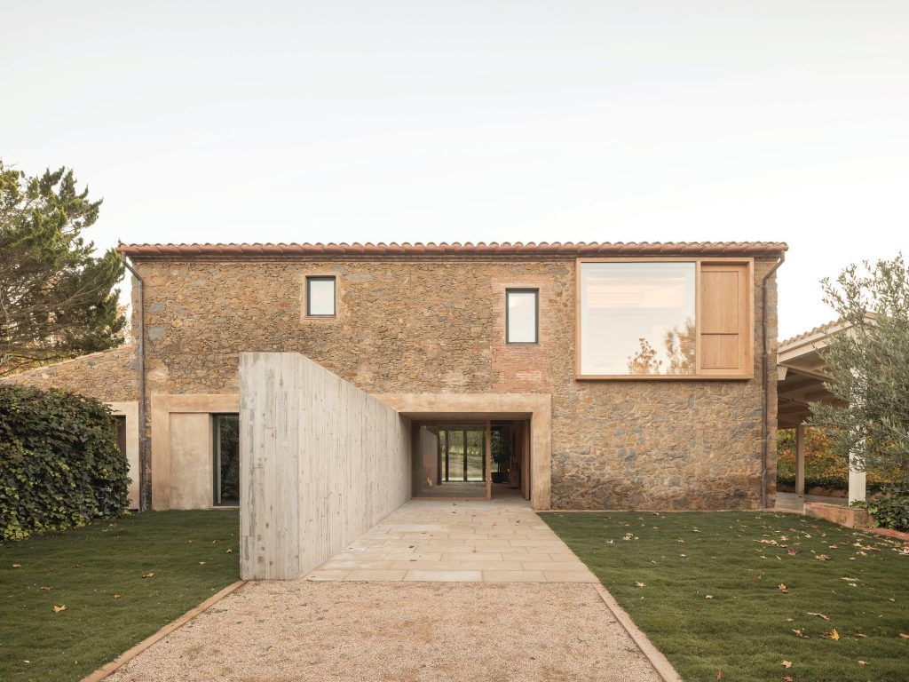 afasiaarq's tweet photo. #Nordest arquitectura  https://t.co/lDQIuIMFIV | posted by afasia | daily entries on contemporary art and architecture #afasiaarchzine #afasiaarq | 

HOUSE 2302 Nordest arquitectura . photos: © Filippo Poli House 2302 rehabilitates a farmhouse in Baix Emp… https://t.co/sw1YUubBvM