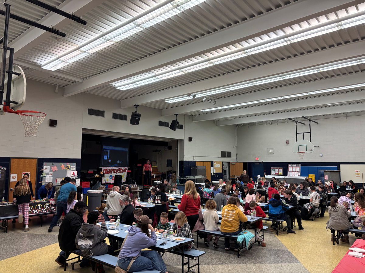 CS_Cardinal's tweet photo. GREAT crowd of Bingo Night last night! https://t.co/zSPp99QLDw