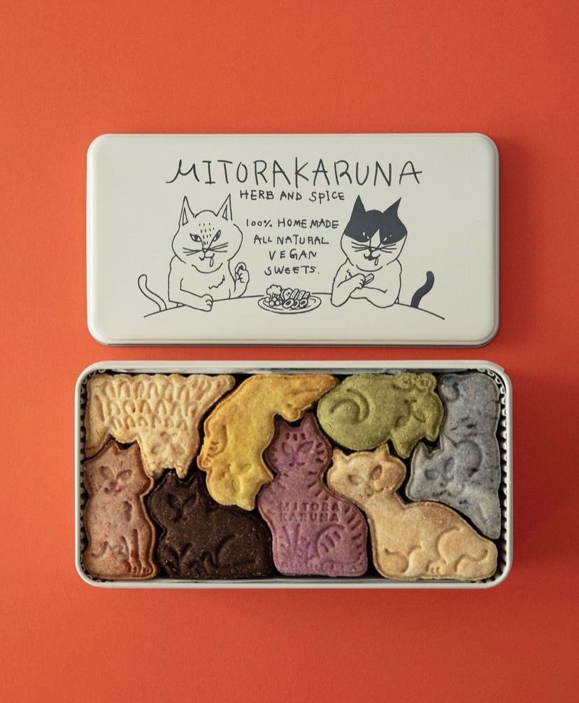 aesttics's tweet photo. cat shaped biscuits https://t.co/DAociPQUGo